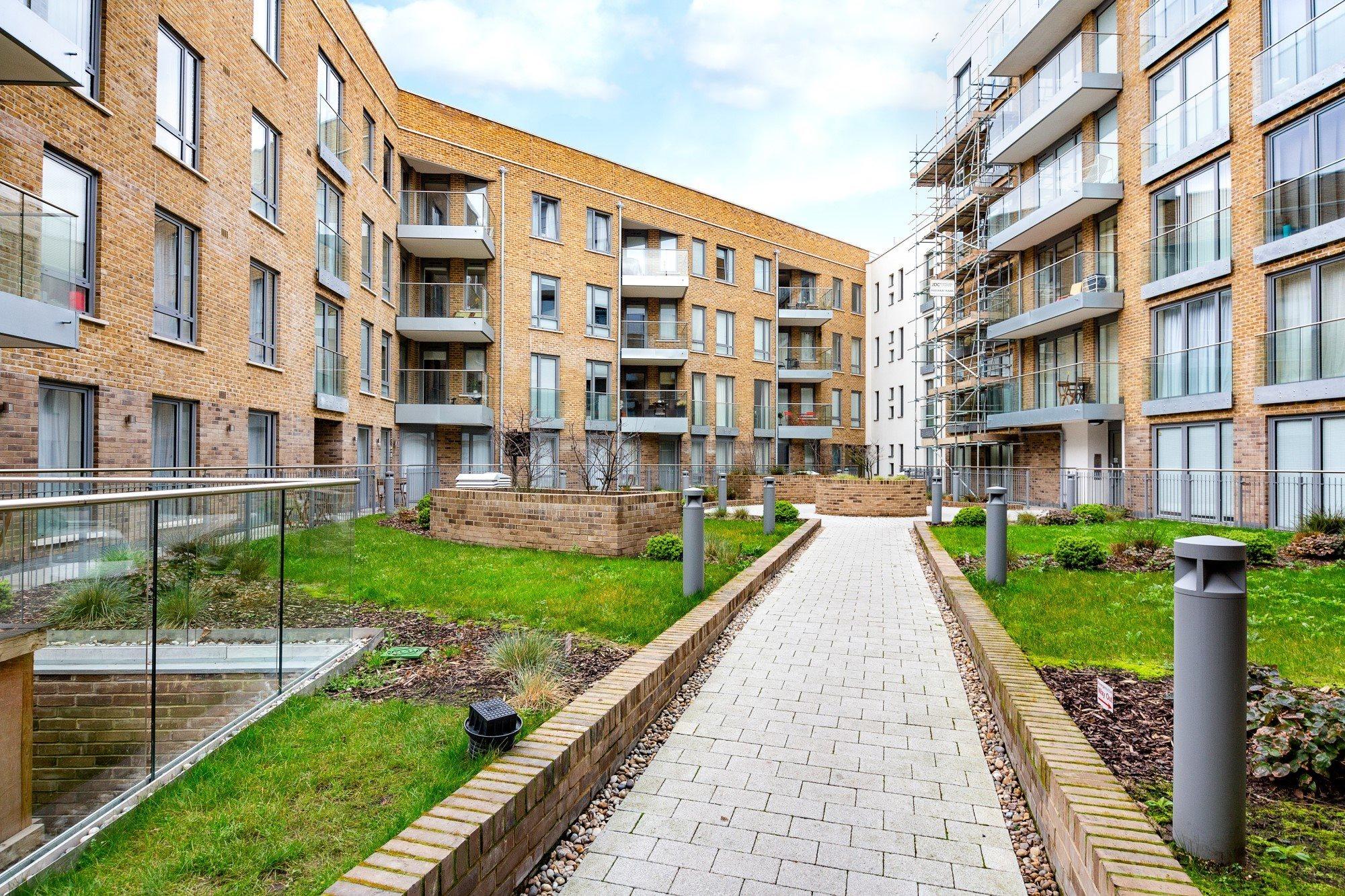 Two Bedroom Serviced Apartment With Balcony In Weymouth Building, Deacon Street Londra Exterior foto